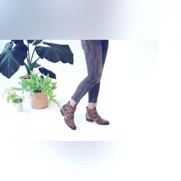 Zodiac Adele Suede Olive bootie boots! Like New!!! Size 7 - Picture 6 of 14